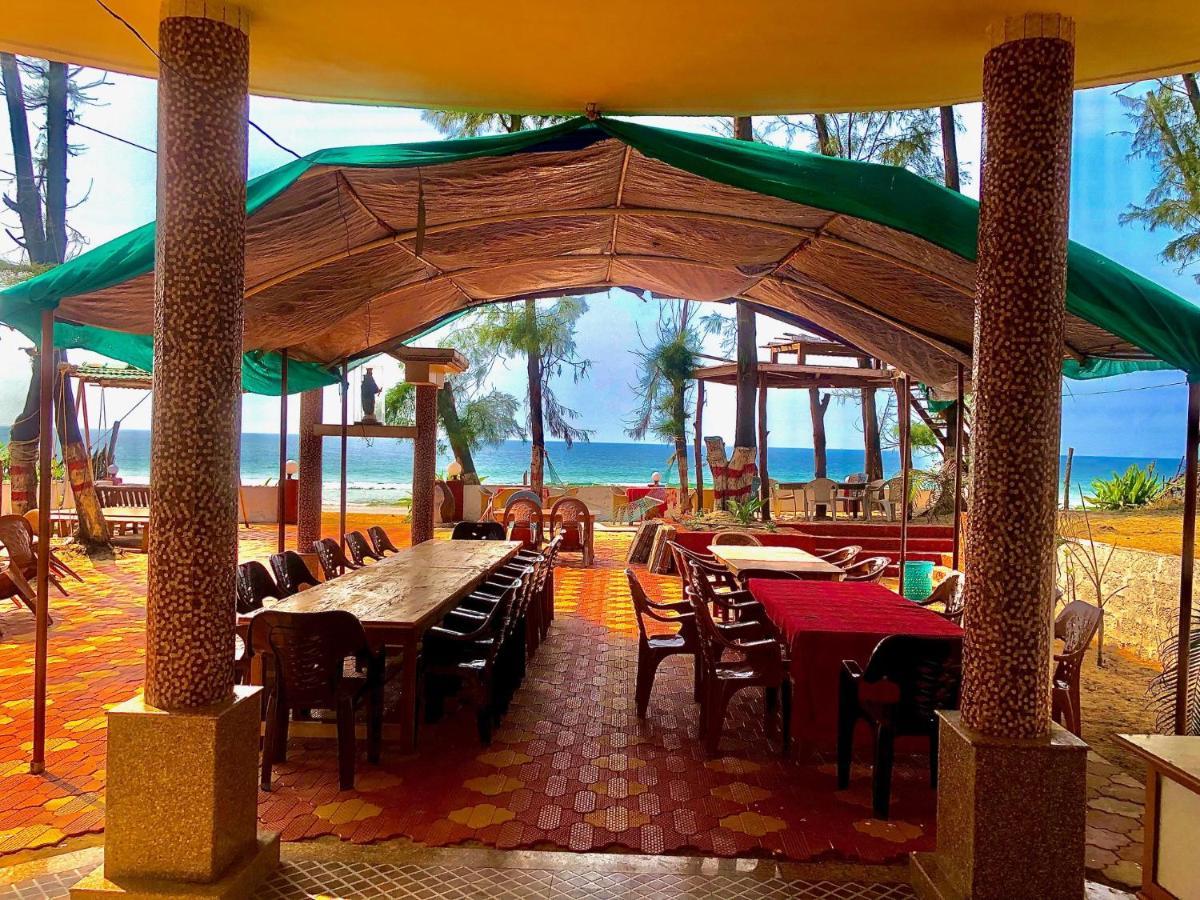 Sam & San Beach Resort Vengurla Bagian luar foto