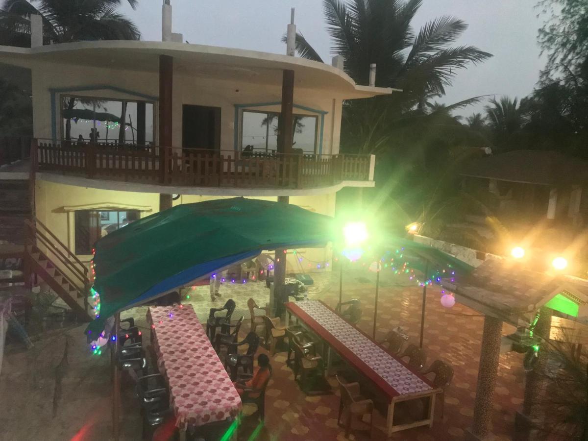 Sam & San Beach Resort Vengurla Bagian luar foto