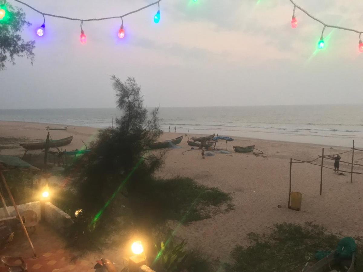 Sam & San Beach Resort Vengurla Bagian luar foto